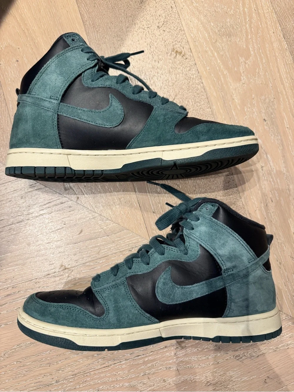 Nike Dunk High "Faded Spruce" sneakers - Picture 2 of 7